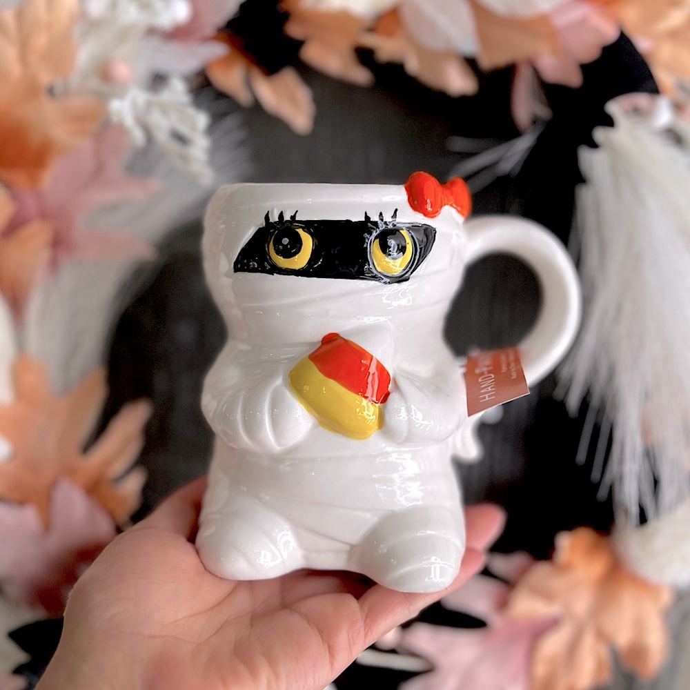 ✨NEW🧡Mummy Girl holding Candy Corn Mug💛